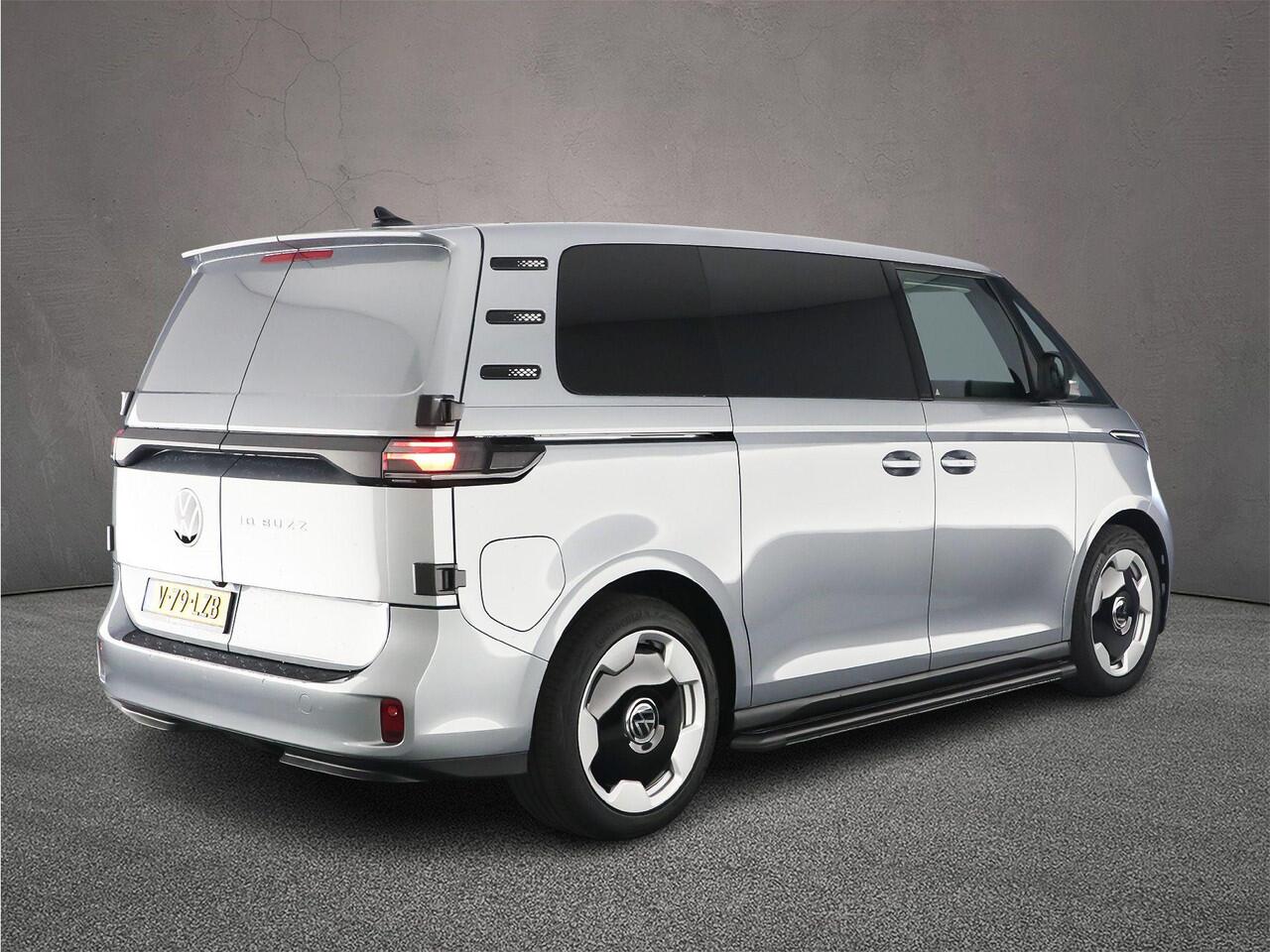 Volkswagen ID. Buzz Cargo Bulli Edition 286pk 79 kWh | Stuurverwarming | Glasslook | Navigatie | Trekhaak | OpenClose-pakket | Sidesteps | Comfort-tussenwand