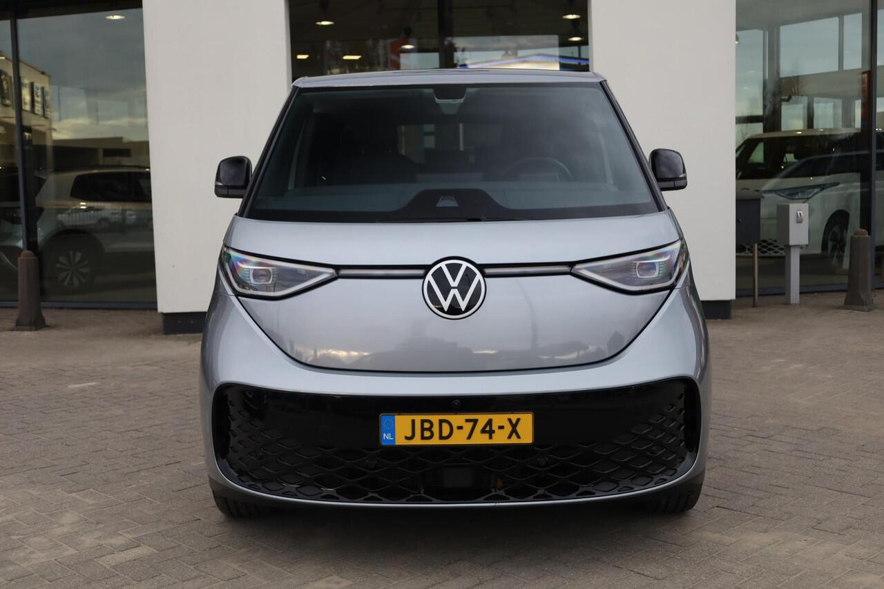 Volkswagen ID. Buzz Pro Bulli 86 kWh LWB 7p. LET OP! Alleen demonstratie auto 286PK / 210kW, 7 persoons, warmtepomp, LED Matrix IQ.Light, rondomzichtcamera, Keyless Entry & Go, Apple Carplay & Android Auto, dynamische grootlichtassistent, adaptive cruise control met Stop&Go 