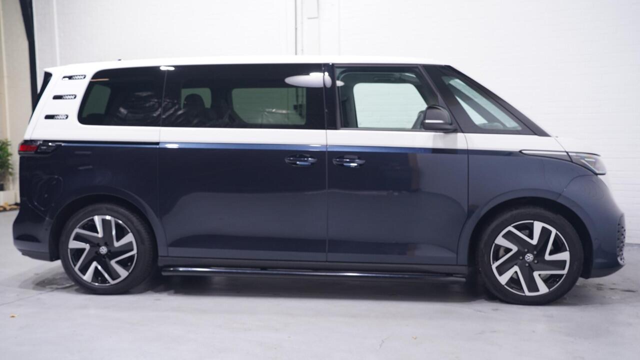 Volkswagen ID. Buzz ID Pro 86 kWh 286 pk 7-Zits Two Tone Panodak, Navi El. Achterklep / Schuifdeuren, Adapt. Cruise, Trekhaak Wegklapbaar