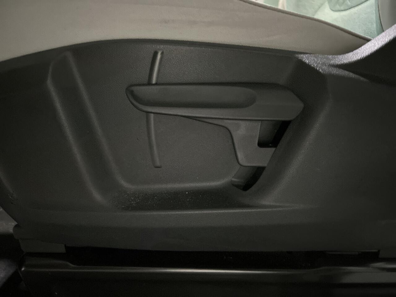 Volkswagen ID. Buzz Pro 77kWh | 19" Tilburg Velgen | Park Assist | LED | Camera | Schuifdeuren Links & Rechts