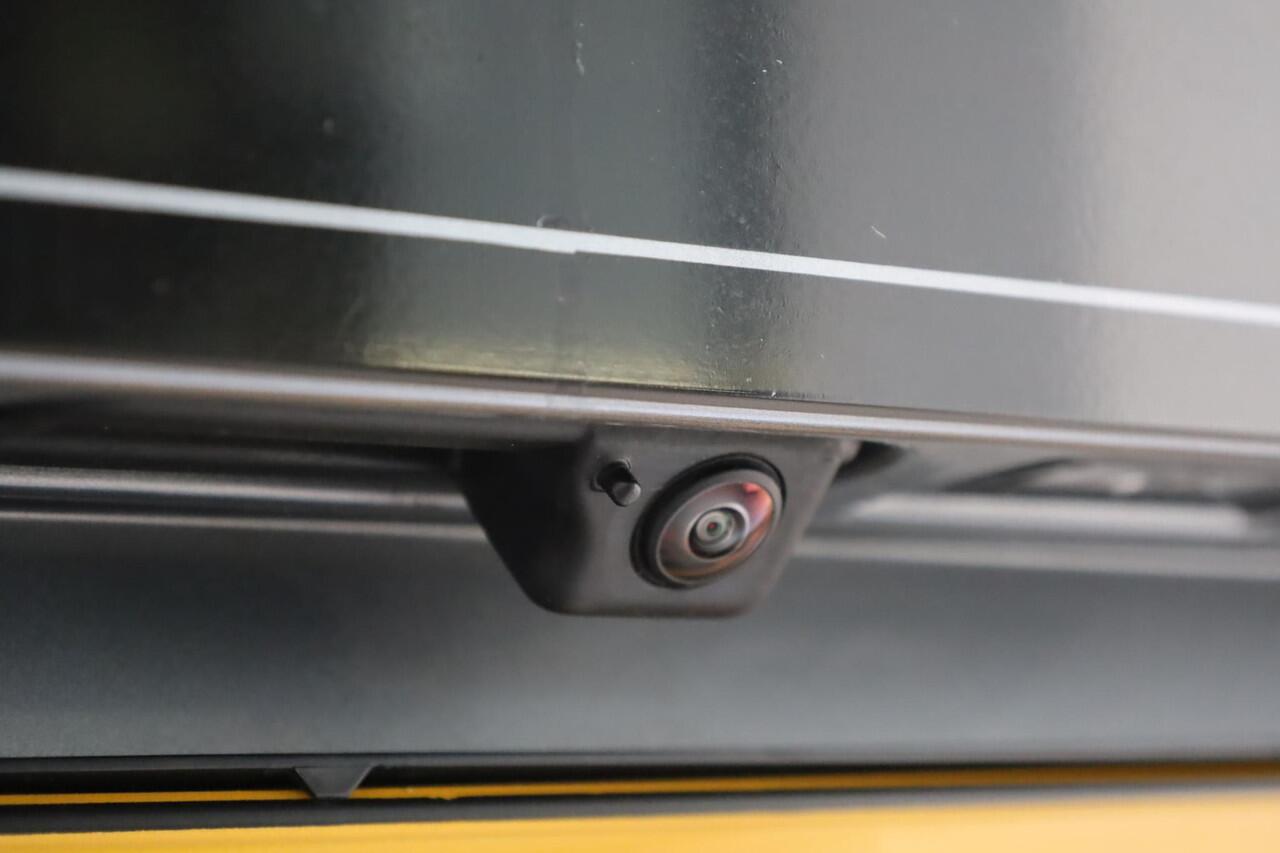 Volkswagen ID. Buzz Pro Bulli 86 kWh LWB 7p. LET OP! Alleen demonstratie auto 286PK / 210kW, 7 persoons, warmtepomp, LED Matrix IQ.Light, rondomzichtcamera, Keyless Entry & Go, Apple Carplay & Android Auto, dynamische grootlichtassistent, adaptive cruise control met Stop&Go 