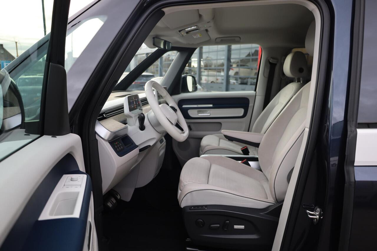 Volkswagen ID. Buzz Pro 8 Intro 77kWh 204PK / 150kW, Achteruitrijcamera (rear view), elektrisch uitklapbare trekhaak, DAB+, Lane Assist, adaptieve cruise control (acc), grootlichtassistent, 21'' LMV, draadloos telefoon opladen, geluidsimulator, verwarmbare vooruit, Apple Car