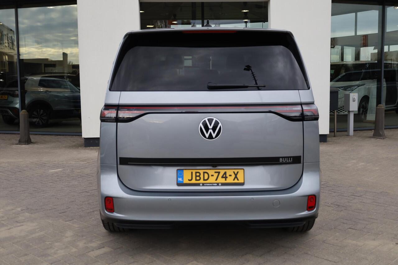 Volkswagen ID. Buzz Pro Bulli 86 kWh LWB 7p. LET OP! Alleen demonstratie auto 286PK / 210kW, 7 persoons, warmtepomp, LED Matrix IQ.Light, rondomzichtcamera, Keyless Entry & Go, Apple Carplay & Android Auto, dynamische grootlichtassistent, adaptive cruise control met Stop&Go 