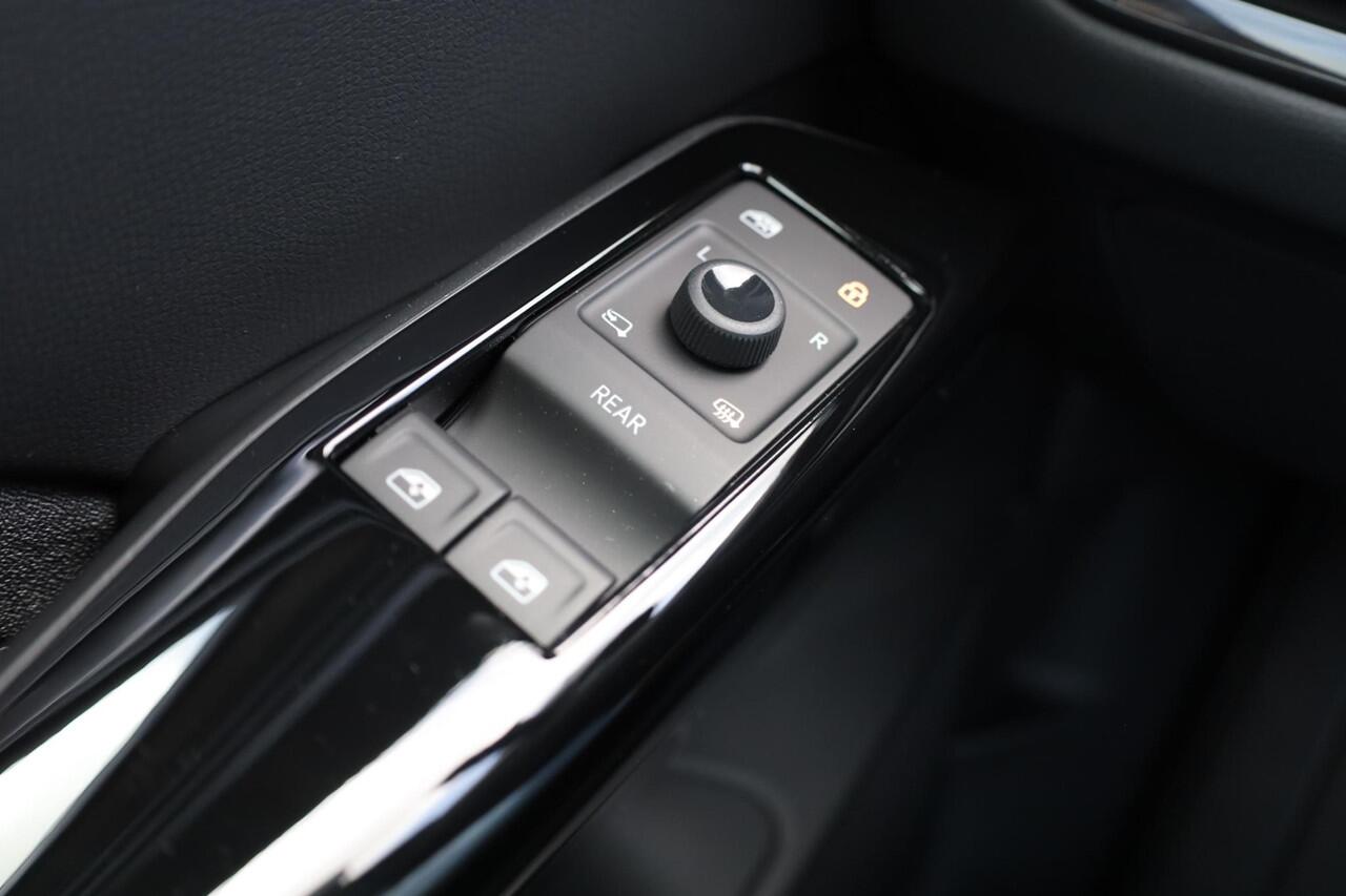 Volkswagen ID.3 Pro Business 59 kWh 204PK / 150kW, Achteruitrijcamera (rear view), adaptieve cruise control (acc), koplampverlichting LED Matrix (IQ.Light), keyless start & entry, verwarmbaar multifunctioneel lederen stuurwiel, verwarmbare voorstoelen, 2-zone climatronic