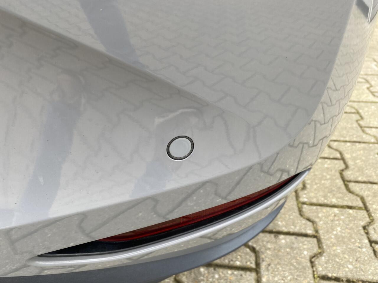 Volkswagen ID.3 First Plus 58 kWh SOH 89% Stoelverwarming, Camera & Trekhaak