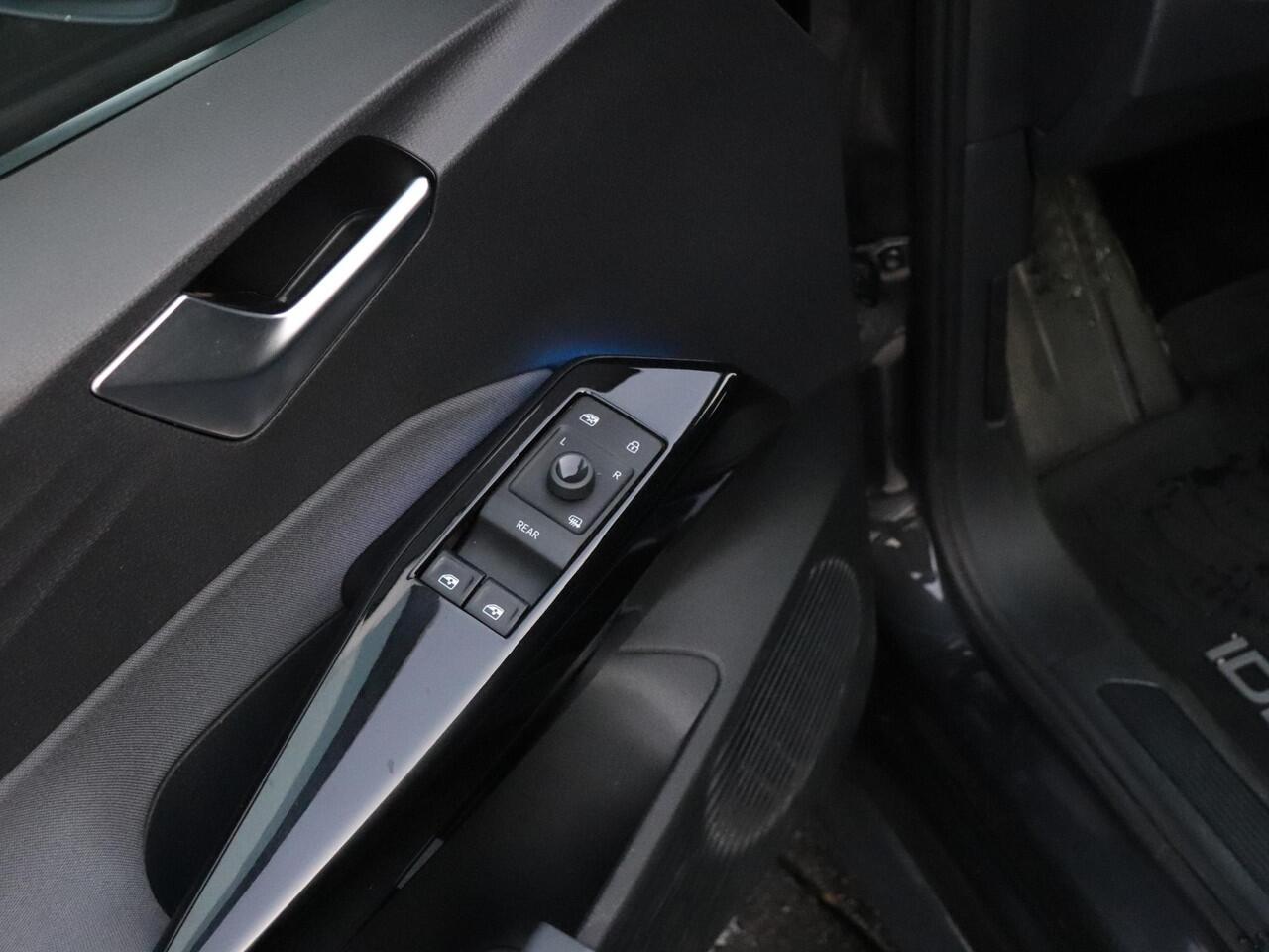 Volkswagen ID.3 First 58 kWh | PDC | SOH 91% | CRUISE | NAVI | APPLE CARPLAY | STOEL/STUURVERW. |