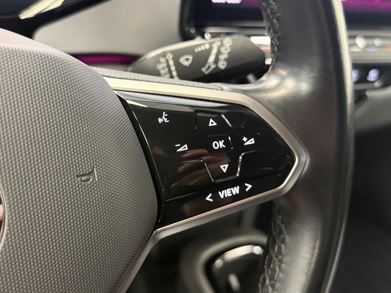 Volkswagen ID.3 First 58 kWh Adaptive-Cruise Full-led Navigatie Trekhaak 24 maanden garantie mogelijk (*vraag naar de voorwaarden)