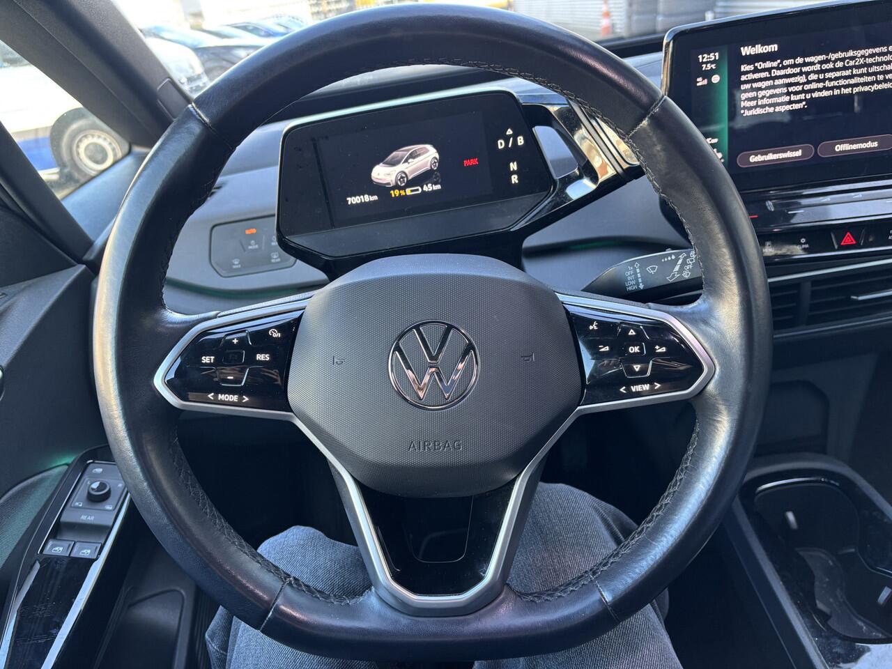 Volkswagen ID.3 Life 58 kWh 204pk Navigatie / 18"LM velgen / Zwart dak / App-connect / Parkeersensoren / Keyless-Go State of health is 89%