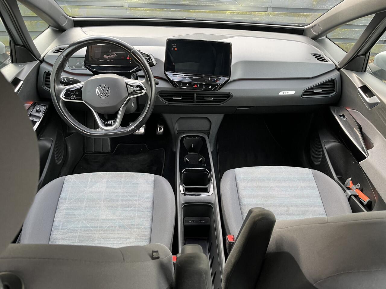 Volkswagen ID.3 First 58 kWh 50% deal 7.775,- ACTIE Carplay / Stoelverwarming / Clima / Cruise