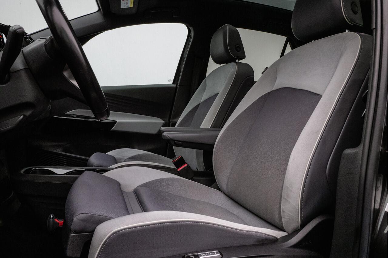 Volkswagen ID.3 First Max 58 kWh SOH 93% Trekhaak/ Panoramadak/ Stoelmassage/ IQ Led/ Stoel-stuurverwarming/ 20" Lmv/ Camera/ Carplay