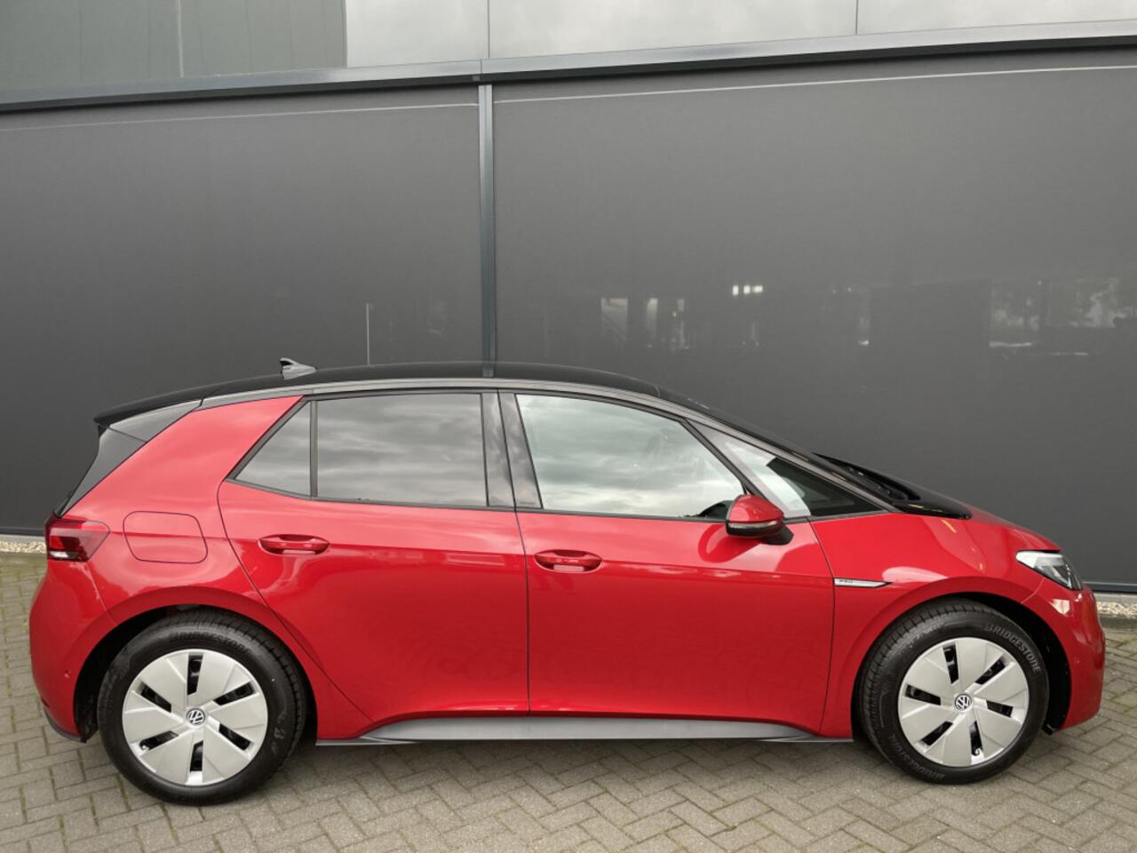 Volkswagen ID.3 Pro Advantage 58 kWh NIEUW! Automaat - Cruise control - Airco - Parkeersensoren - achteruitrijcamera - navigatie - Multifunctioneel stuurwiel