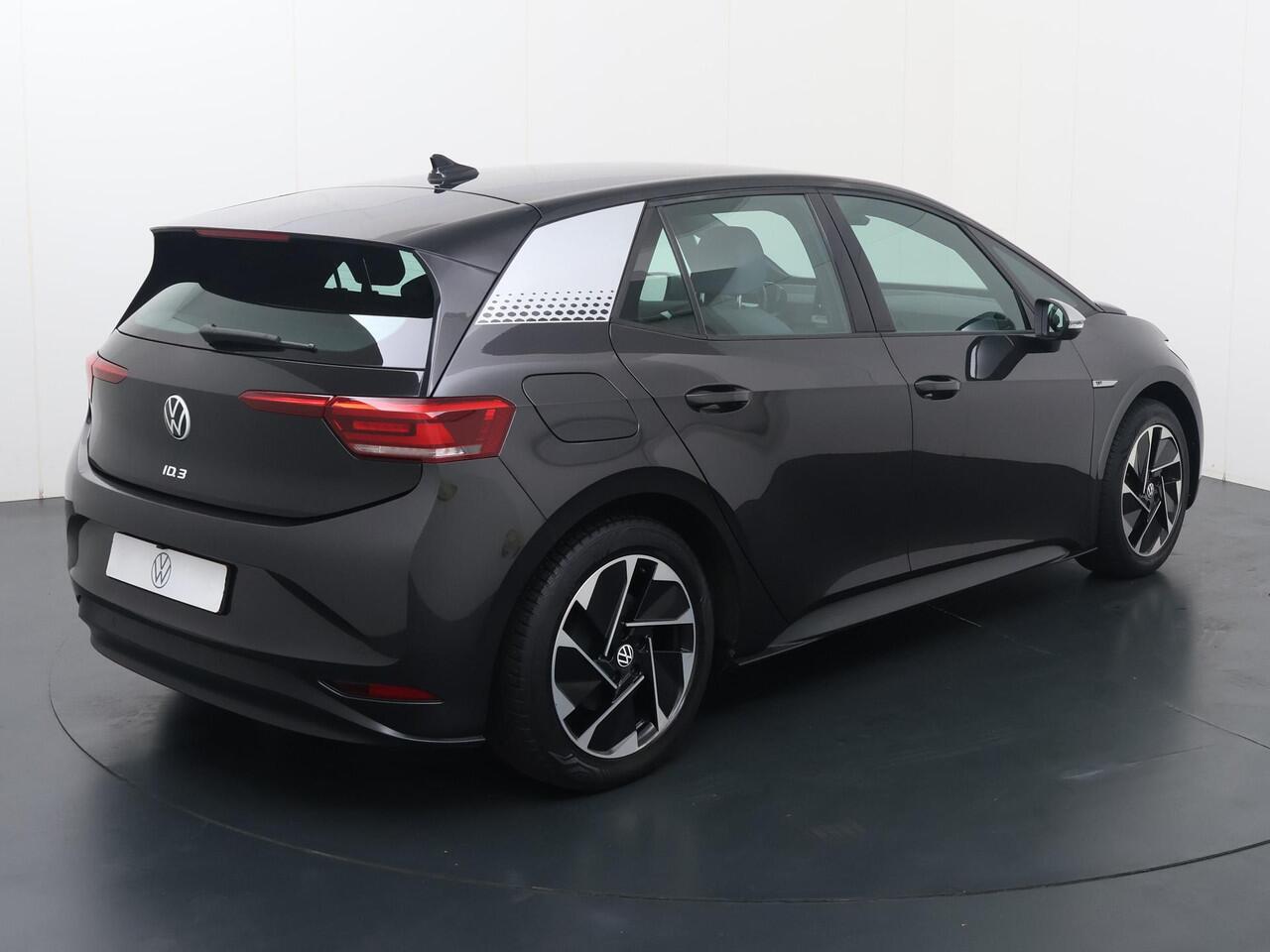 Volkswagen ID.3 First 58 kWh | 204 PK | SoH 89% | Navigatiesysteem | Adaptive cruise control | Voorstoelen verwarmd | Apple Carplay/Android Auto |