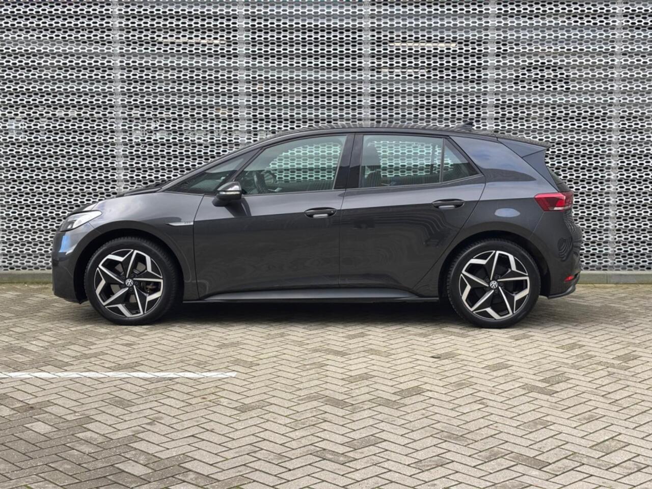 Volkswagen ID.3 Life 58 kWh / 19" LMV Andoya / Navigatie / Parkeersensoren / Stoelverwarming / Parkeer sensoren **