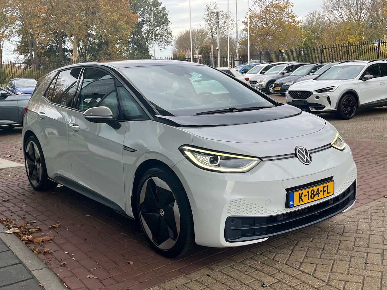 Volkswagen ID.3 First Max 58 kWh / Panorama dak / IQ Led / Navi / Steunhaak/ Getint glas / 20 Inch / Elect. + Massage Stoel