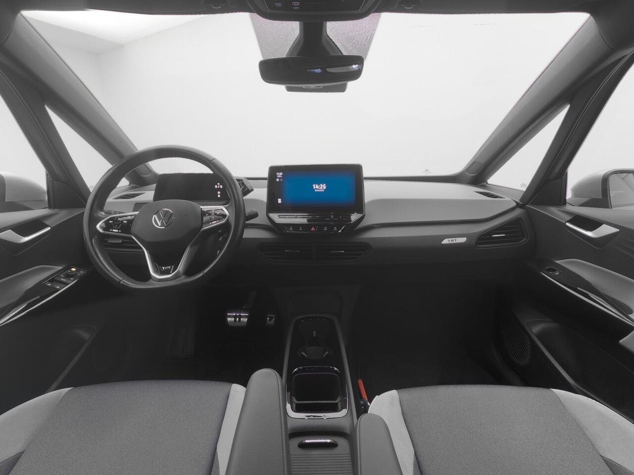 Volkswagen ID.3 First Plus 58 kWh | CAMERA | ADAPTIVE | STOEL- EN STUURVERW.