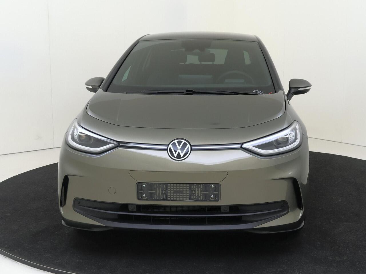 Volkswagen ID.3 Pro Business | Achterlichten LED, luxe uitgevoerd incl. dynamische knipperlichten | Airconditioning automatisch, 2-zone (Climatronic) | Buitenspiegels elektrisch instel-, verwarm- en inklapbaar