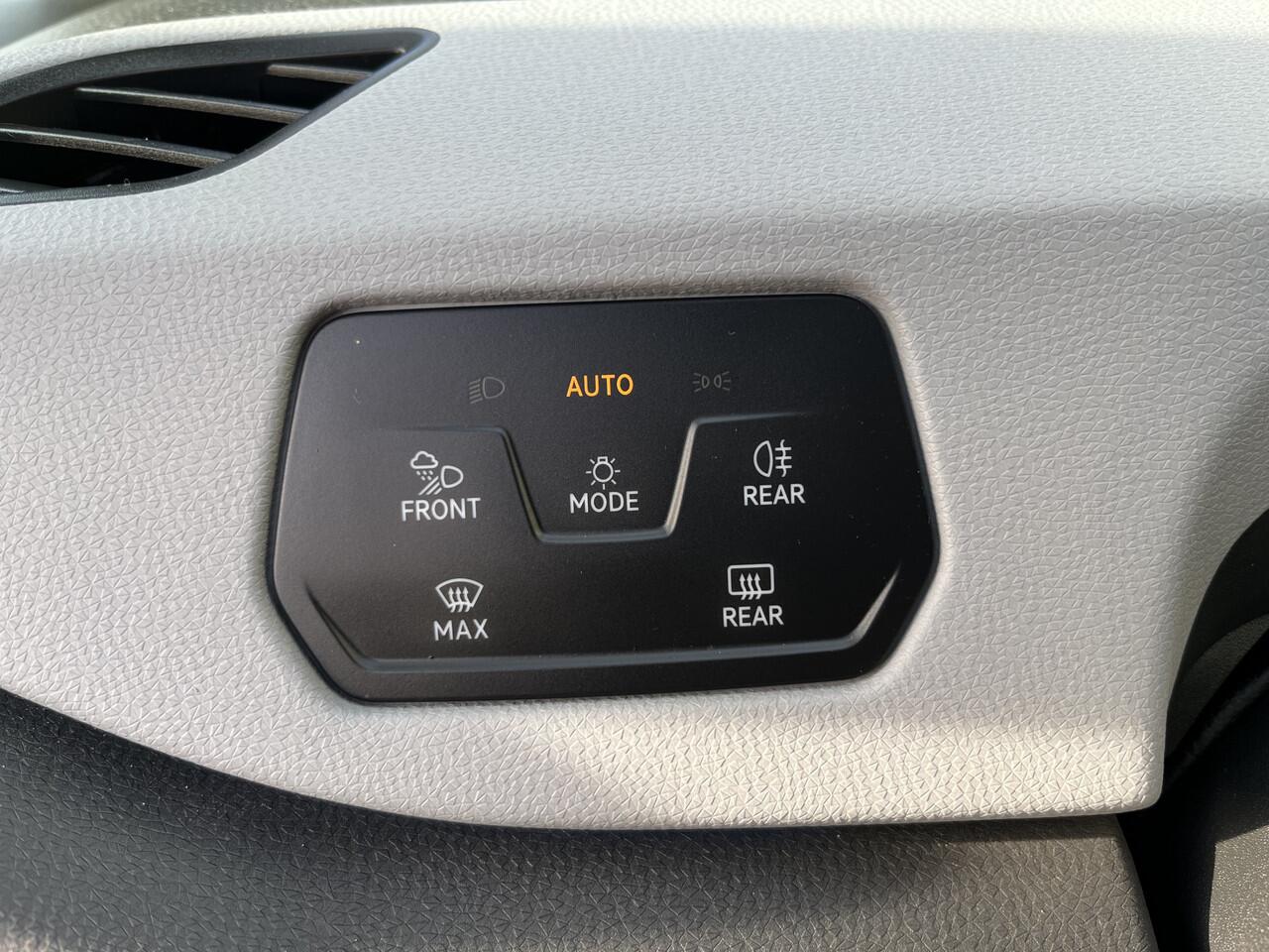 Volkswagen ID.3 First Max 58 kWh / PANO/ CAMERA/ PARK. SENSOREN/ IQ. LIGHT/ ERGO ACTIVE/ NAVI/ CLIMA/ STOELVERWARM./