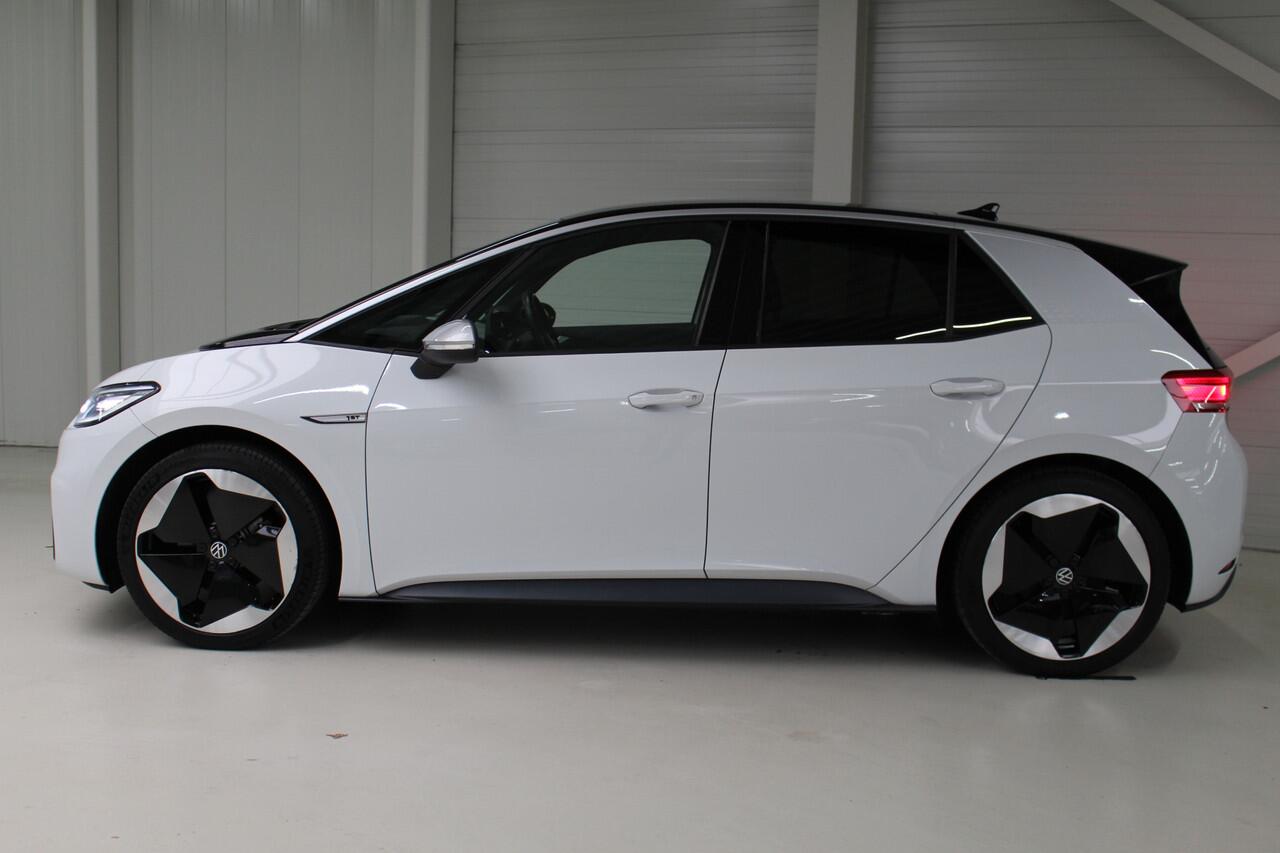 Volkswagen ID.3 First Max 58 kWh Panoramadak | Camera | El. stoelverstelling + massage | IQ-Light