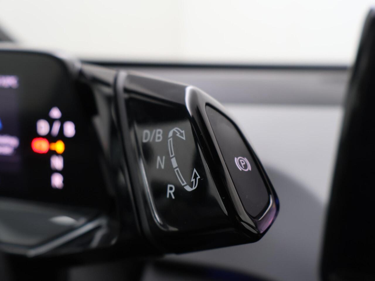 Volkswagen ID.3 First Plus 58 kWh | 204 PK | SoH 85% | Matrix LED | 19" LM velgen | Apple Carplay/Android Auto | Voorstoelen verwarmd |