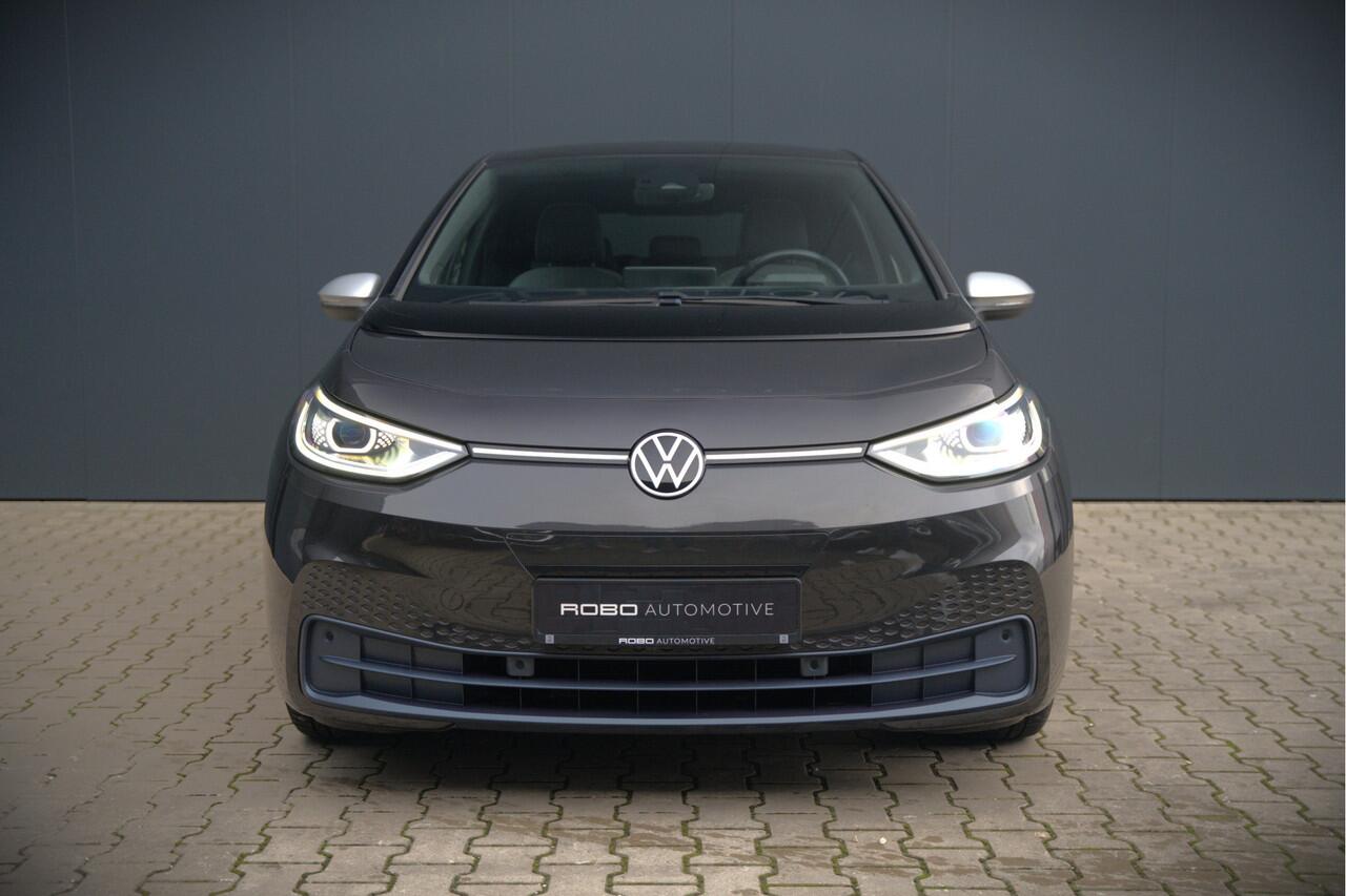 Volkswagen ID.3 First Plus 58 kWh | Stoelverwarming | Stuurverwarming | Camera | Adaptive Cruise Control | Navigatie | Keyless | Parkeersensoren | LED | Apple Carplay | BTW | NAP |
