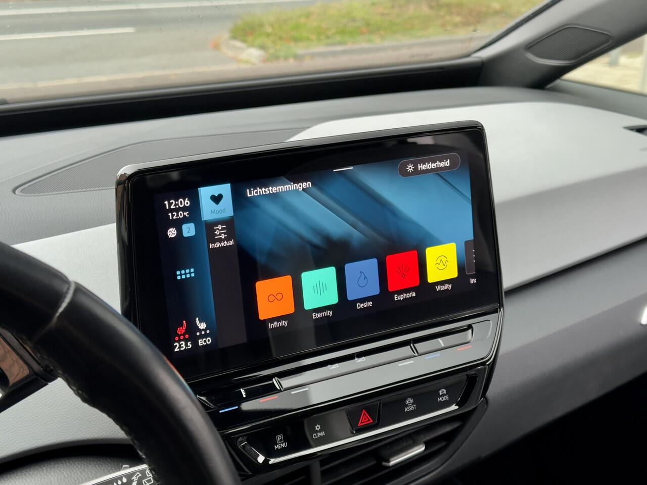 Volkswagen ID.3 FIRST PLUS ACTIE! BETAAL NU 50% 9950 DE REST IN 2JR RENTEVRIJ FINANCIEREN