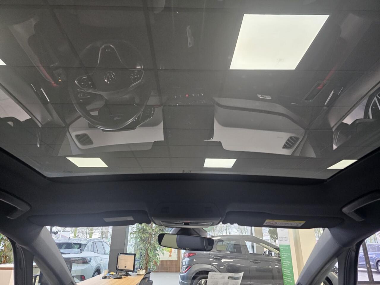 Volkswagen ID.3 First Max 58 kWh | Trekhaak | Panoramadak | LED | Stoelverwarmin