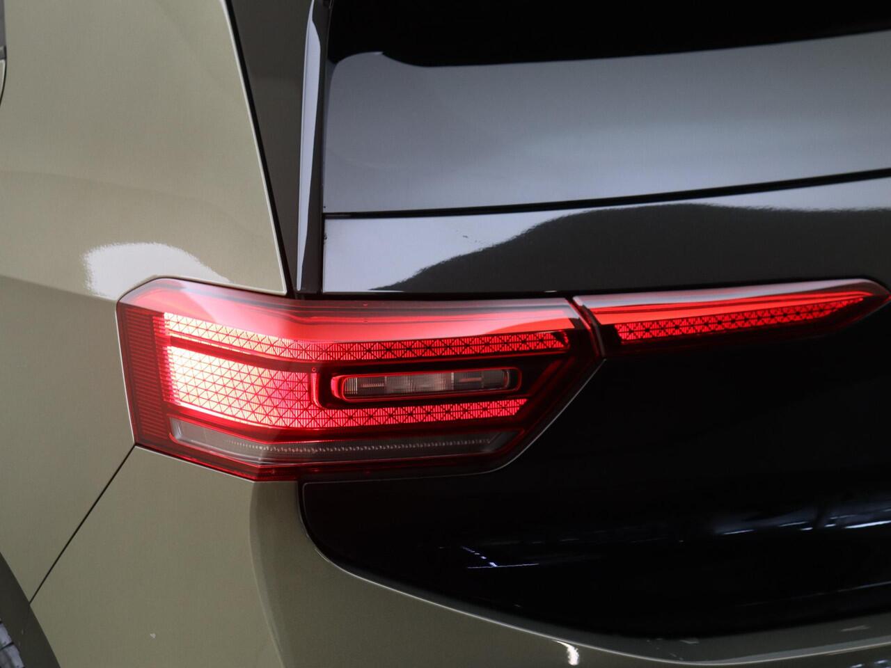 Volkswagen ID.3 Pro Business | Achterlichten LED, luxe uitgevoerd incl. dynamische knipperlichten | Airconditioning automatisch, 2-zone (Climatronic) | Buitenspiegels elektrisch instel-, verwarm- en inklapbaar