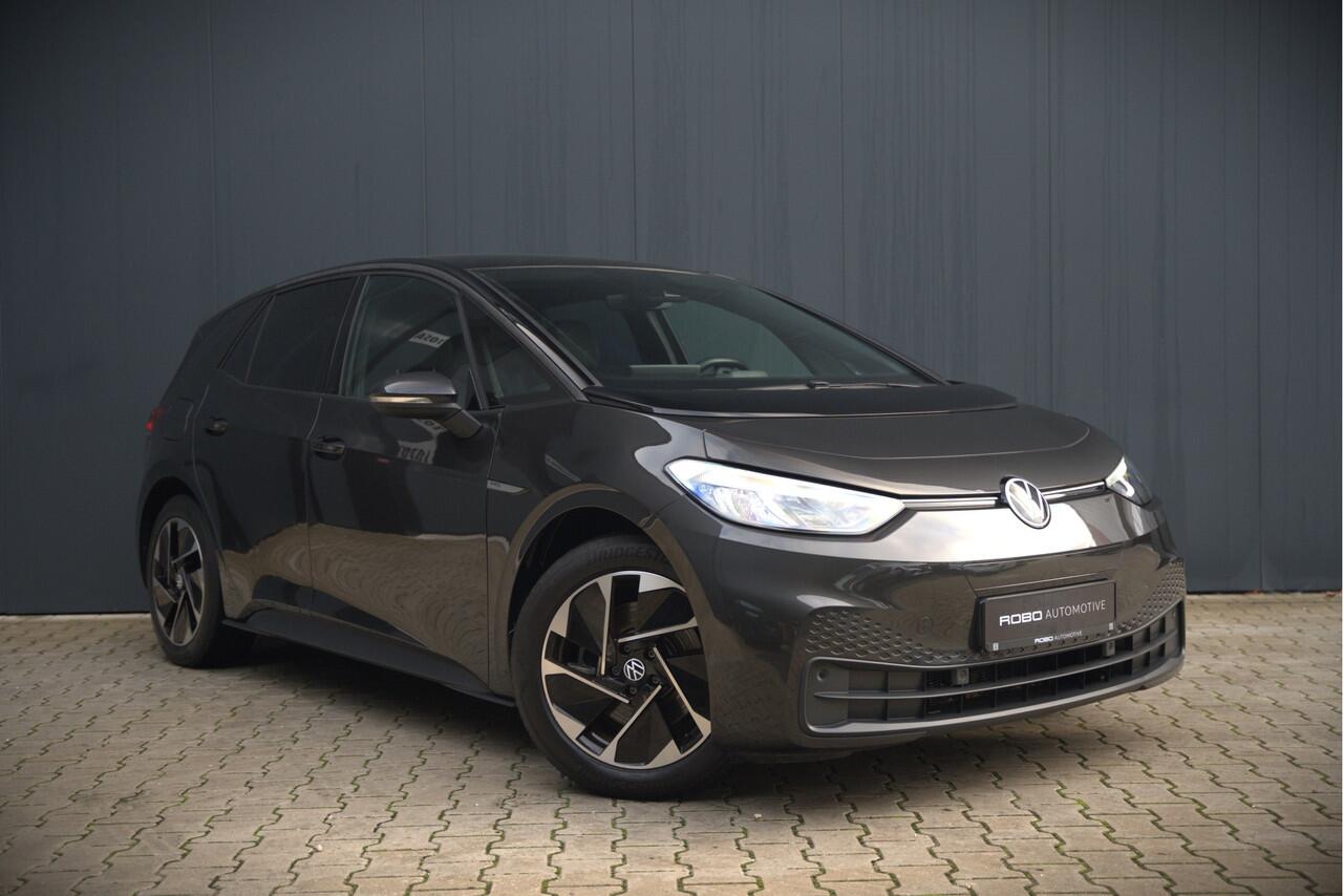 Volkswagen ID.3 Life 58 kWh | Stoelverwarming | Stuurverwarming | Adaptive Cruise Control | Navigatie | Standkachel | Keyless | Parkeersensoren | LED | Apple Carplay | BTW |