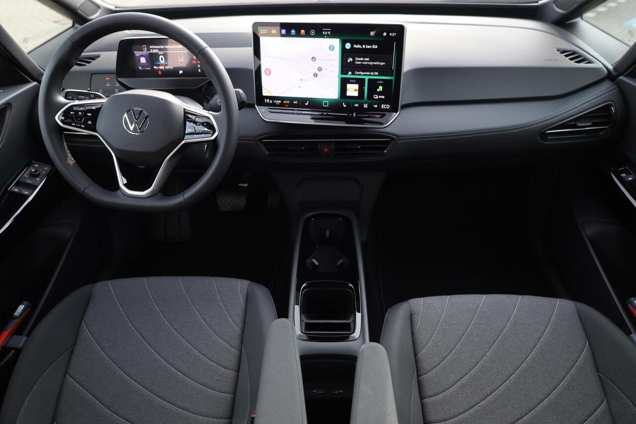 Volkswagen ID.3 Black Edition 52 kWh 170PK / 125kW Apple Carplay & Android Auto, verwarmbare voorstoelen, LED koplampen, navigatie (Discover Pro), comfortstoelen, DAB+, draadloos telefoon laden, rijstrookbehoud assistent (Lane Assist), extra getint glas achter, verkeerst