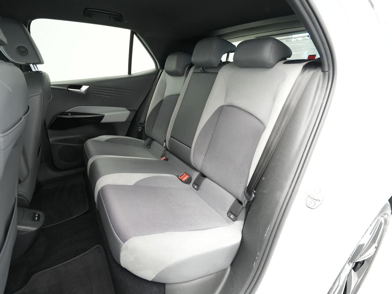 Volkswagen ID.3 First Plus 58 kWh Navigatie Camera Acc Stoel/Stuurverwarming Carplay 154