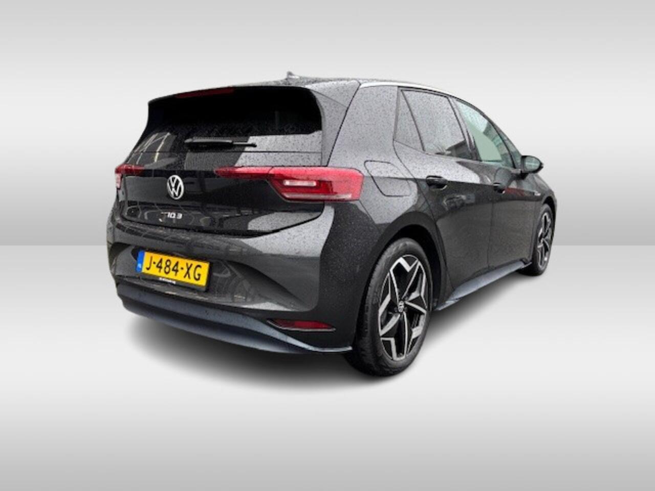 Volkswagen ID.3 First Plus 58 kWh Navigatie / Camera / LED Matrix (IQ.Light) / 19"LM Velgen Andoya / Verwarmd stuurwiel