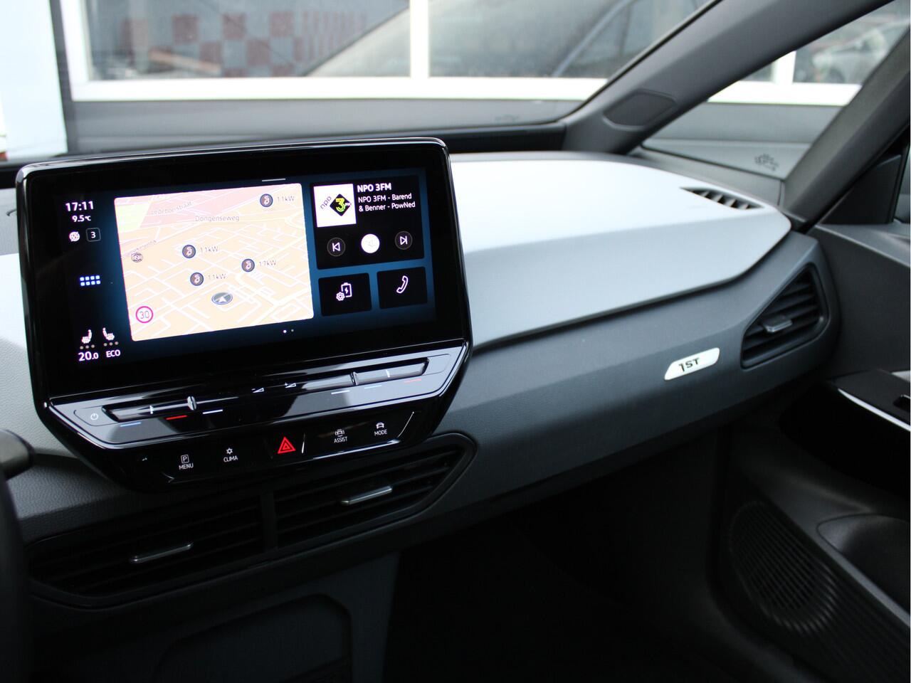 Volkswagen ID.3 First Plus 204PK 58 kWh /NAVI/MATRIX LED/Keyless/19'LM/PDC/Achteruitrijcamera/ACC/Standkachel/Stoelverw./NAP! 1e eig!