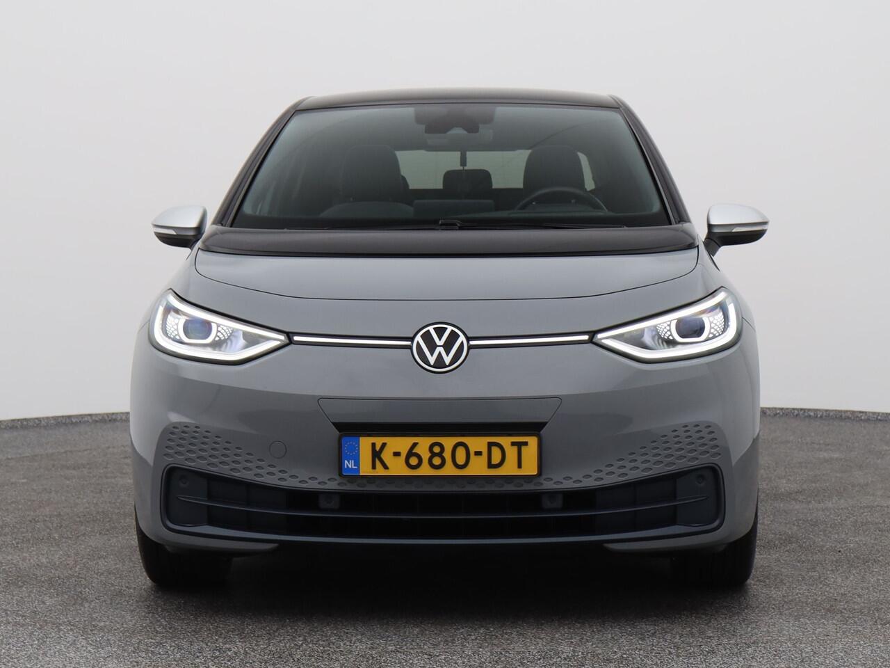 Volkswagen ID.3 First Max 58 kWh | PANO | CAMERA | ADAPTIVE | STOELMASSAGE | STOEL- EN STUURVERW. | TREKHAAK