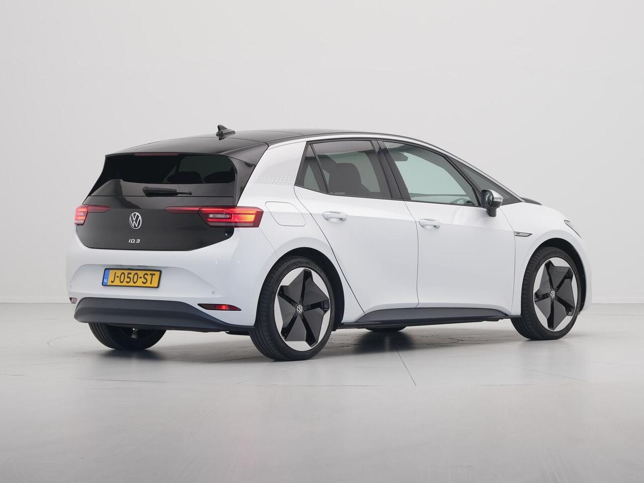 Volkswagen ID.3 First Max 58 kWh 204pk Trekhaak Navigatie Camera Stoelverwarming Side ass.