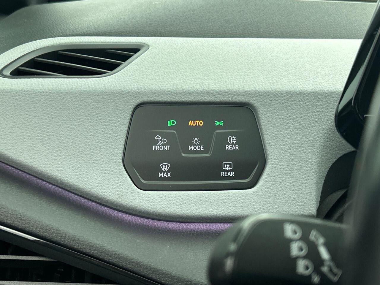 Volkswagen ID.3 First Plus 58 kWh | Navigatie | Apple Carplay/Android Auto | Camera | Parkeersensoren | Adaptive Cruise Control | Full LED Matrix | Stoel- en stuurverwarming | Lichtmetalen velgen | Climate Control