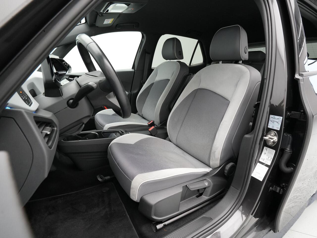 Volkswagen ID.3 First Plus 58 kWh 204pk Navigatie Camera Stoel/Stuurverwarming Carplay Pdc 2 Gereserveerd VDU lease Jacques Hulsman