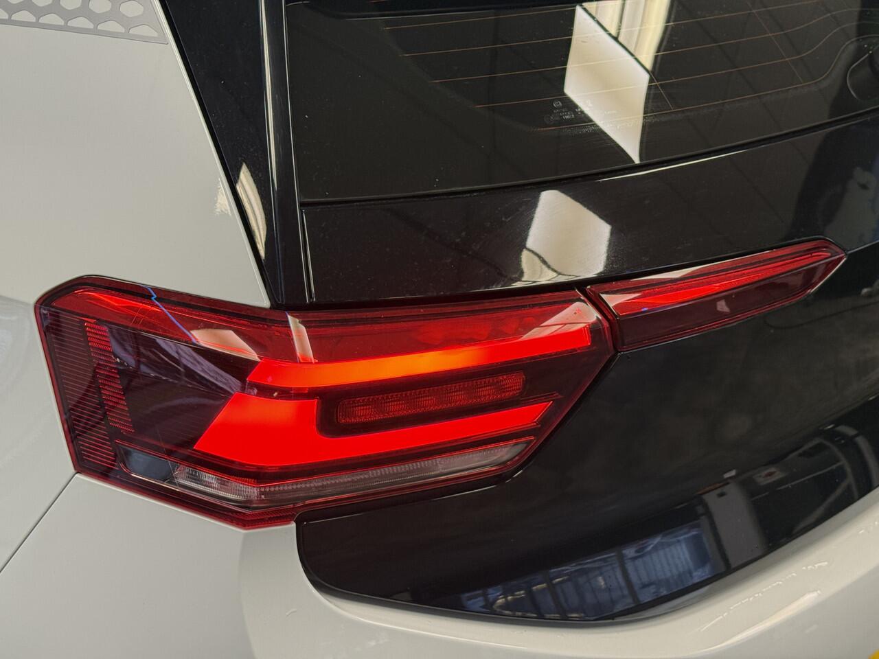 Volkswagen ID.3 First 58 kWh Adaptive-Cruise Full-led Navigatie Trekhaak 24 maanden garantie mogelijk (*vraag naar de voorwaarden)