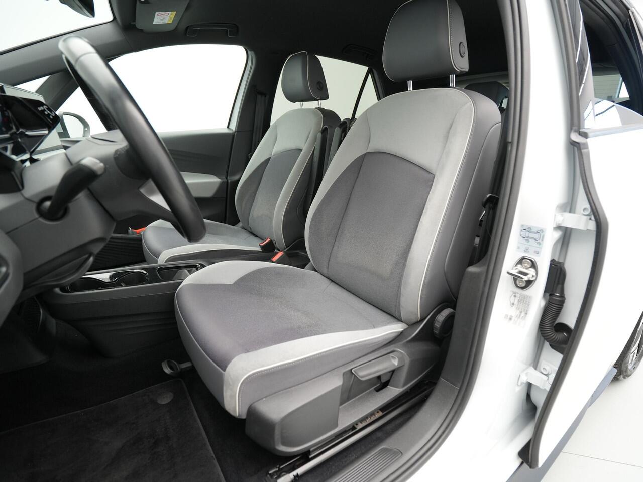 Volkswagen ID.3 First Plus 58 kWh Navigatie Camera Acc Stoel/Stuurverwarming Carplay 154