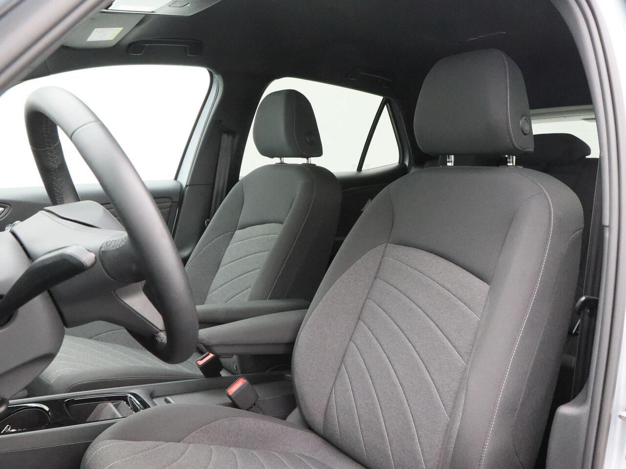 Volkswagen ID.3 Pro 58 kWh | Adaptive Cruise | Camera | Carplay | Stoel Verwarming | Parkeersensoren | Privacy Glass | Climate Control | Navigatiesysteem | 19 Inch | 71.118 Km