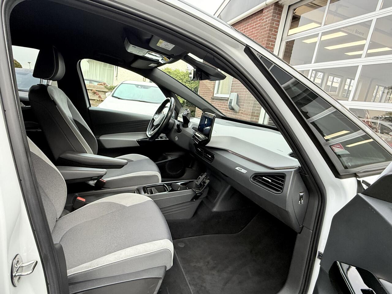 Volkswagen ID.3 First Plus 58 kWh SOH 91.6%,Camera, Trekhaak, 19''Lmv