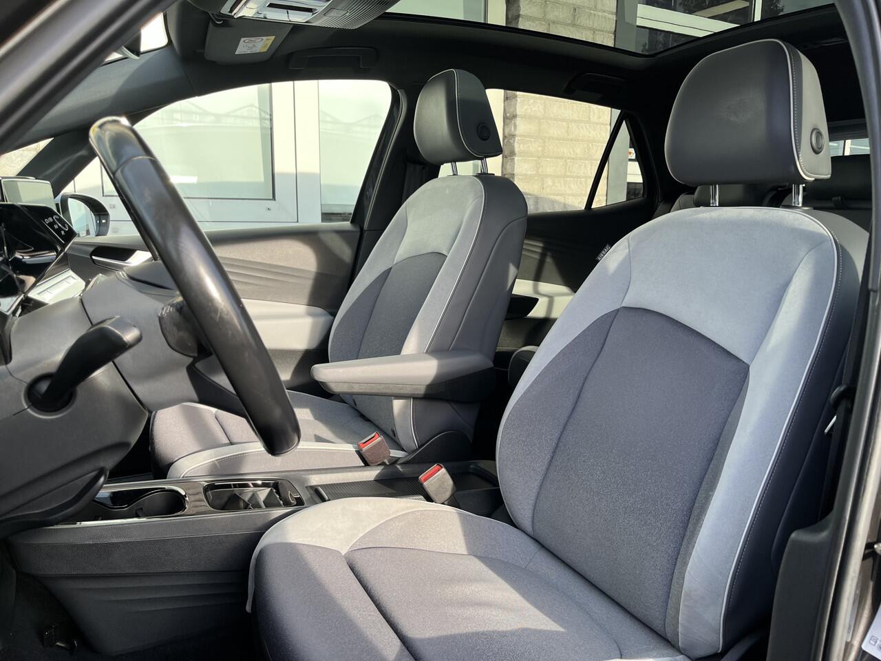 Volkswagen ID.3 First Max 58 kWh / PANO/ CAMERA/ PARK. SENSOREN/ IQ. LIGHT/ ERGO ACTIVE/ NAVI/ CLIMA/ STOELVERWARM./