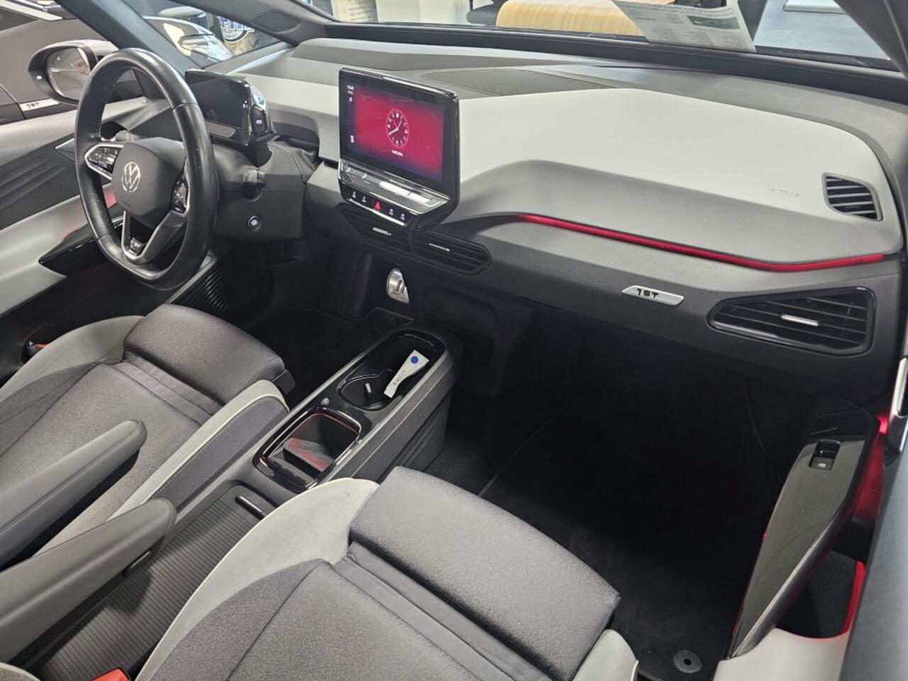 Volkswagen ID.3 First Max 58 kWh | Trekhaak | Panoramadak | LED | Stoelverwarmin