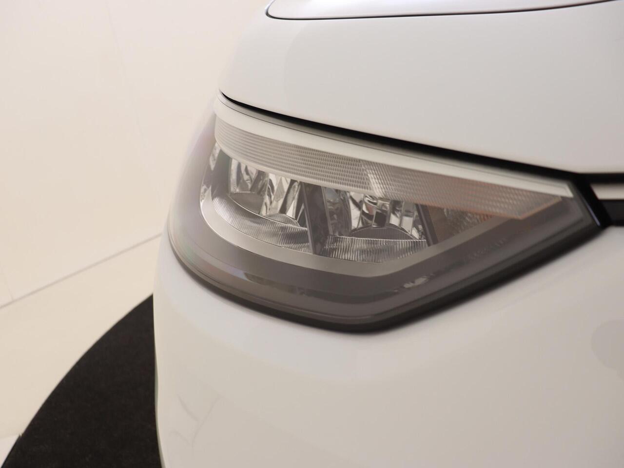 Volkswagen ID.3 First 58 kWh | Stoelverwarming | Navigatie | Adaptieve cruise control | CarPlay | Voorklimatisering | Parkeersensoren | Sfeerverlichting |