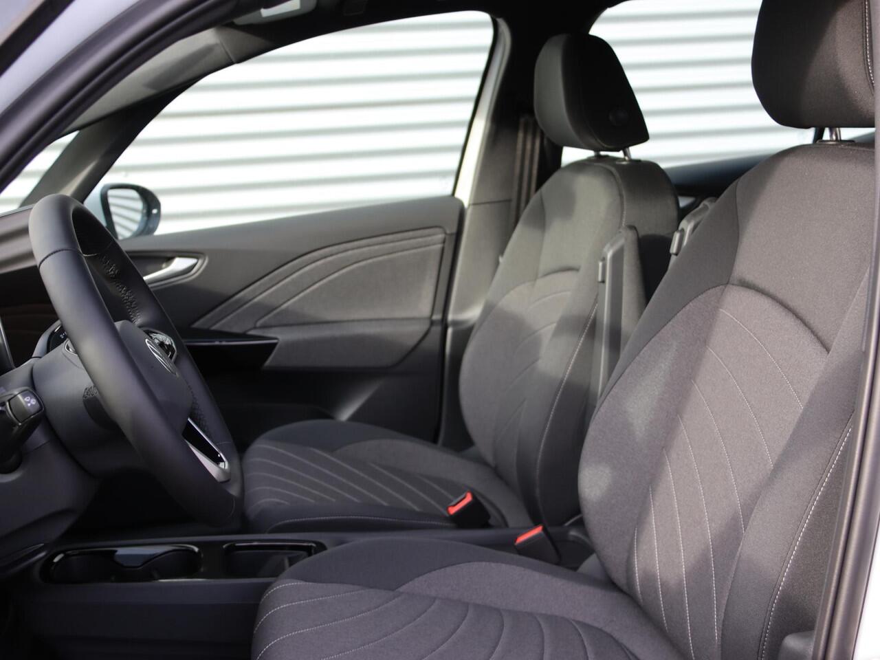 Volkswagen ID.3 Pure Oranje Edition 52 kWh accu, 125 kW / 170 pk H atchback Elektrische aandrijving | Comfort pakket | Assistance pakket |