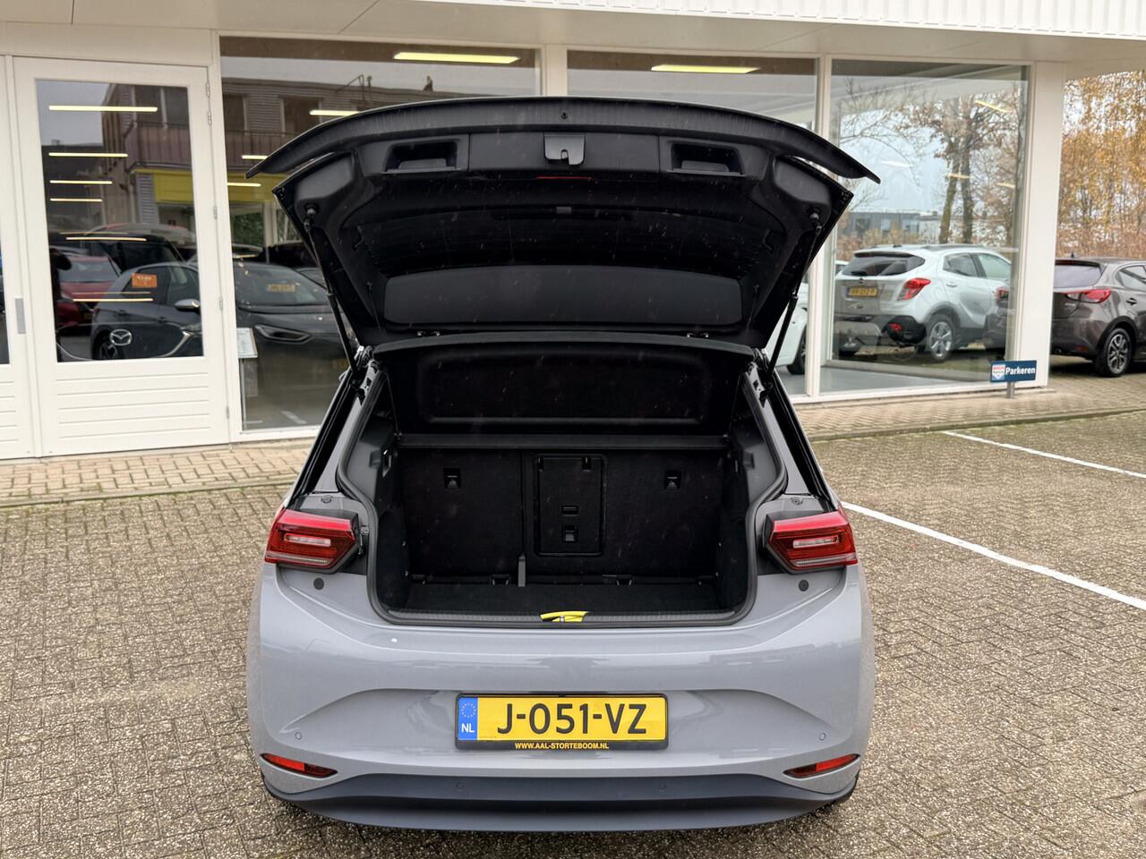 Volkswagen ID.3 First Plus 58 kWh | Matrix LED | Adapt. Cruise | Keyless | Stuur- en Stoelverwarming | PDC v+a incl. Camera