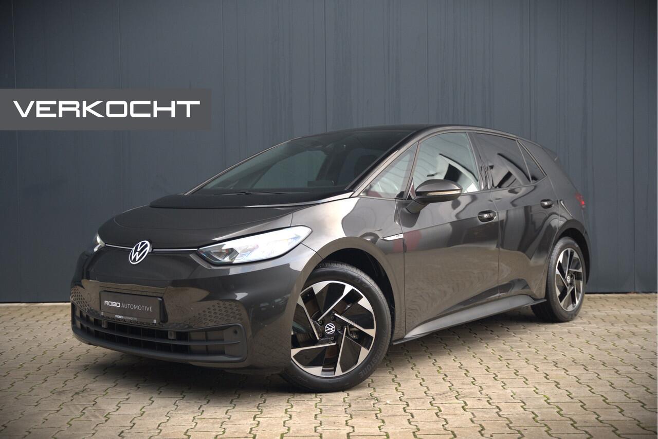 Volkswagen ID.3 Life 58 kWh | Stoelverwarming | Stuurverwarming | Adaptive Cruise Control | Navigatie | Standkachel | Keyless | Parkeersensoren | LED | Apple Carplay | BTW |