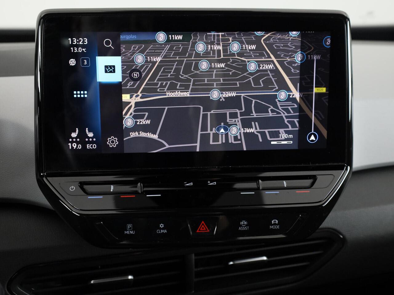 Volkswagen ID.3 First Plus 58 kWh 204 pk | Navigatie | Parkeersensoren | Achteruitrijcamera | Stoelverwarming | Apple Carplay/Android Auto | Matrix LED koplampen |