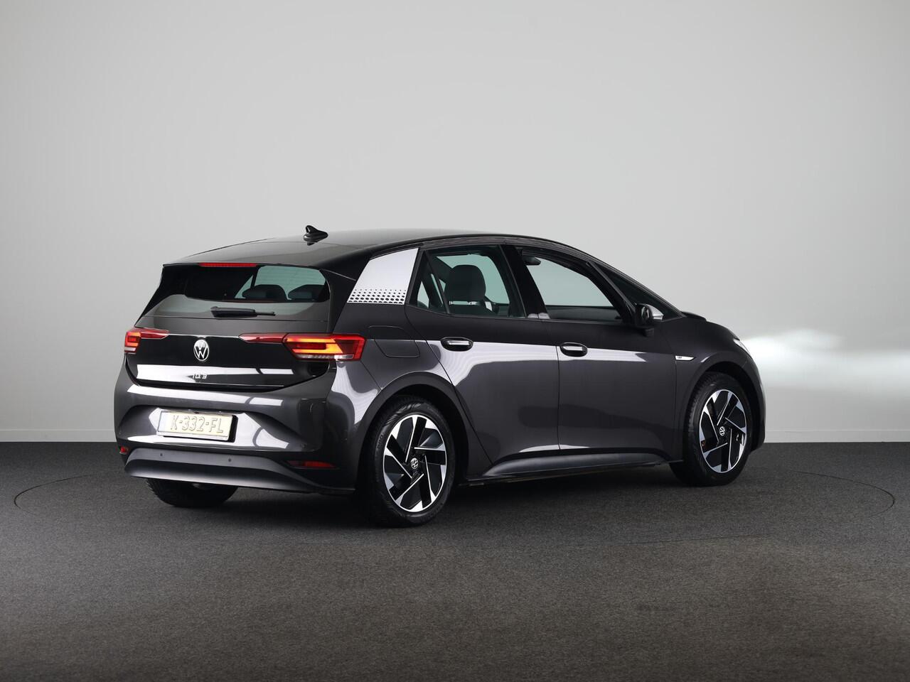 Volkswagen ID.3 First 58 kWh 204 PK | Navigatie | Parkeersensoren | Stoelverwarming | Apple car play / android auto