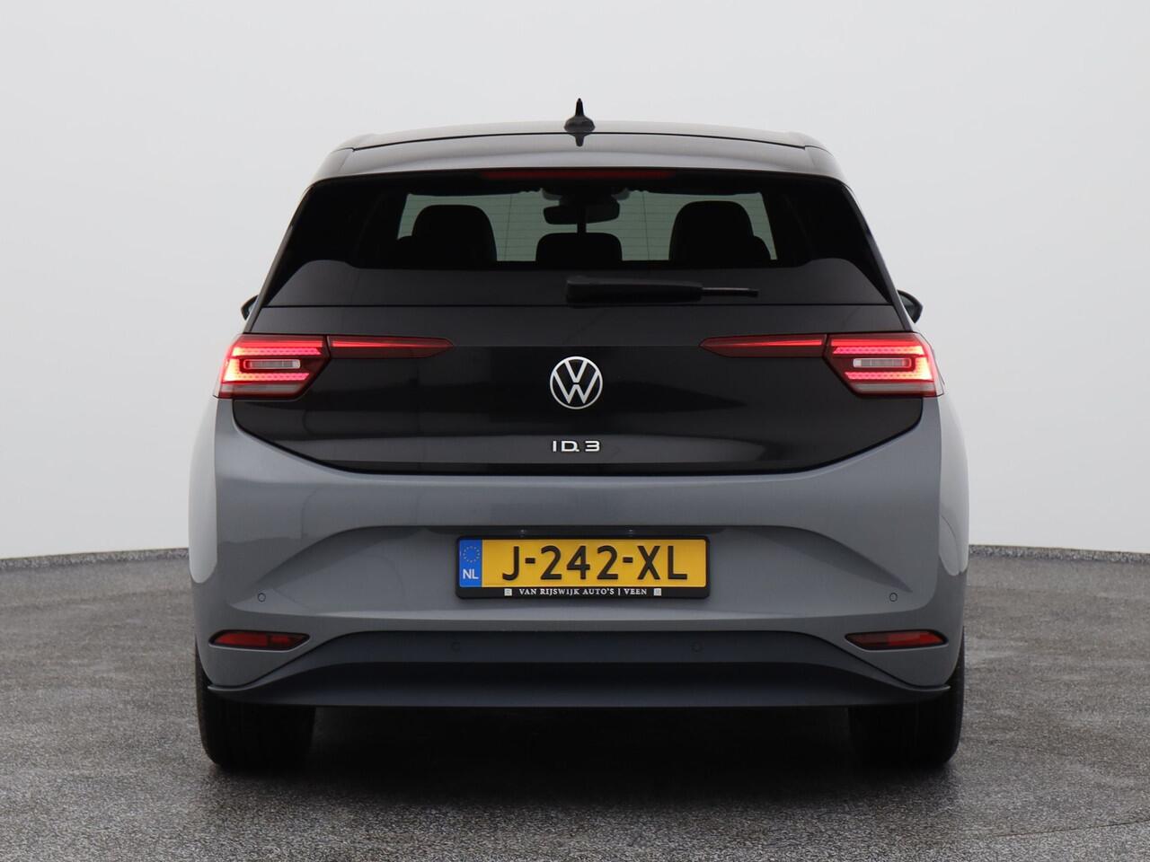 Volkswagen ID.3 First Plus 58 kWh | CAMERA | ADAPTIVE | STOEL- EN STUURVERW