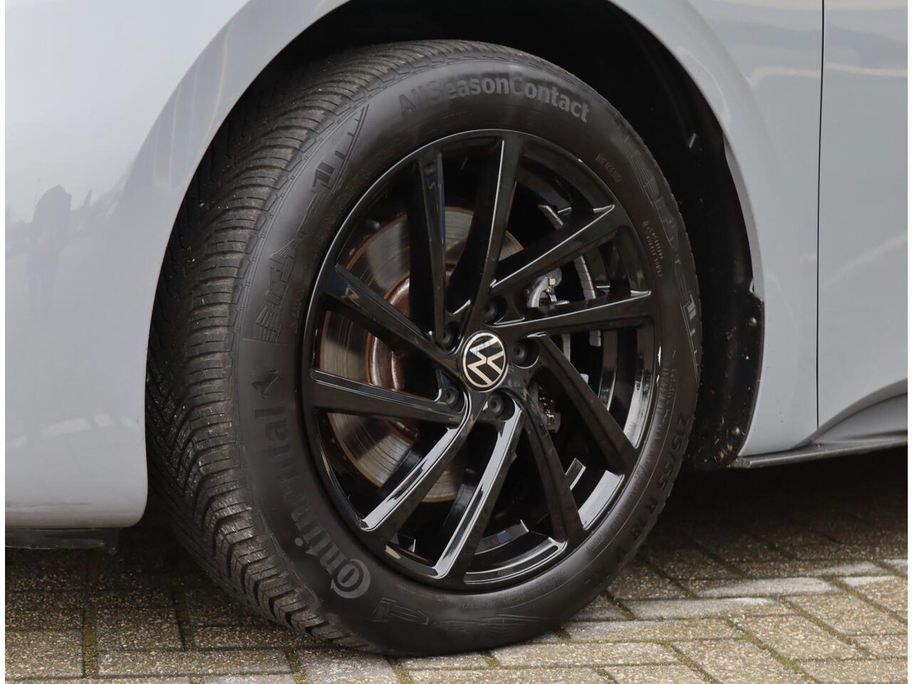 Volkswagen ID.3 Pure 45 kWh | Trekhaak | Stoelverwarming | Adaptieve Cruise